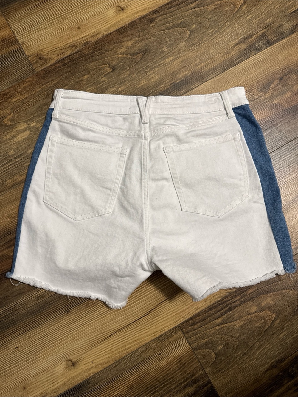 Vineyard Vines Women's White Denim Color Block Cutoff Shorts White Blue Size 29 - Picture 4 of 6